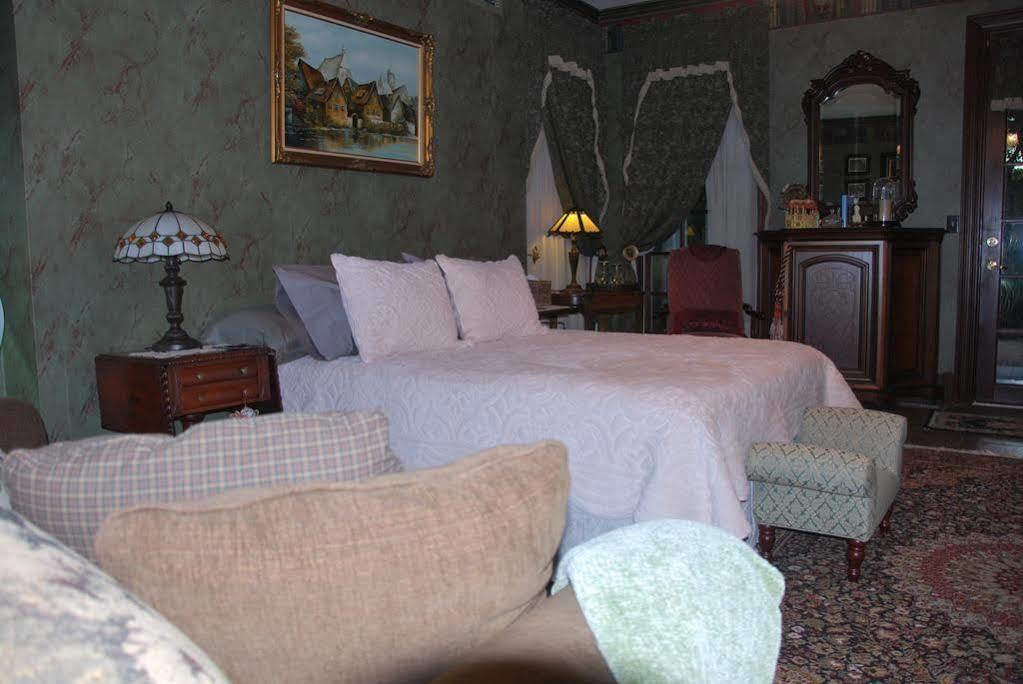 A Walk In The Woods Bed And Breakfast Southold Exterior foto